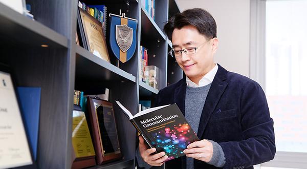 Yonsei Professor Receives Prestigious Young Engineer Award