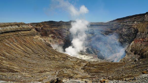 New Study Explains Formation of Volcano Clusters