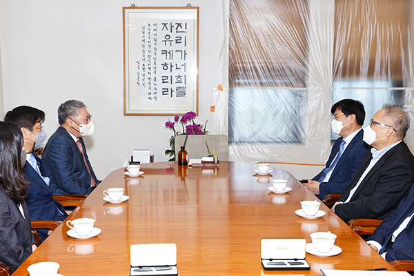 삼륭물산(주) 연세 경제학 발전기금 전달식