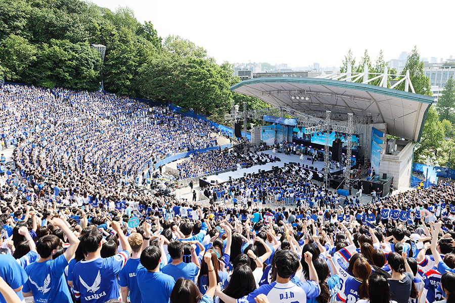 아카라카 축제 참석