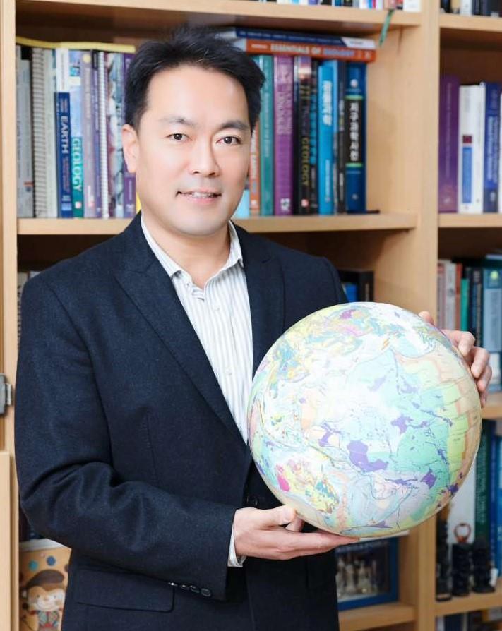 [2025. 3. 18.] 연세대 이용재 교수팀, 지구 내부의 초수화 광물 발견