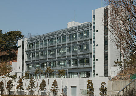 Advanced Science & Technology Center