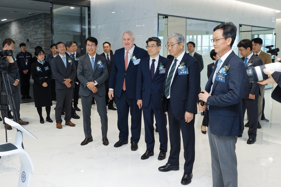 AI혁신연구원 개원식(_EO_026910월 24일 AI혁신연구원 개원식.jpg) 관련사진4