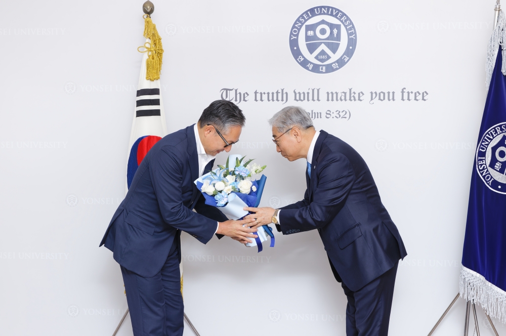 연경장학회 장학금 전달식(_EO_29631월 5일 발전기금 전달식.jpg) 관련사진2