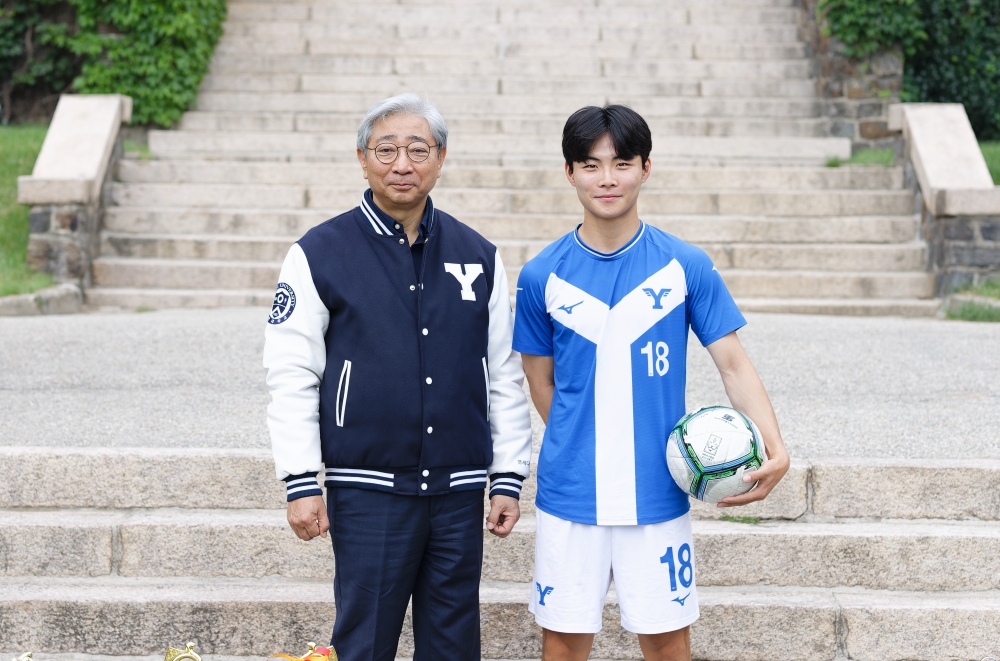 연세체육회 산하 17개부 학생단체 기념촬영(_EO_18376월 4일 연세체육회 17개부.jpg) 관련사진1