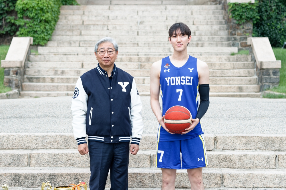 연세체육회 산하 17개부 학생단체 기념촬영(_EO_18176월 4일 연세체육회 17개부.jpg) 관련사진3