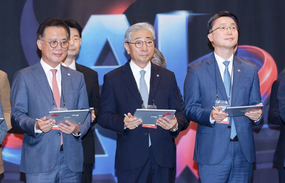 AI중심대학 AX대학원 공동출범식(_EO_01379월 29일 AI중심대학 AX대학원 공동출범식.jpg) 관련사진2