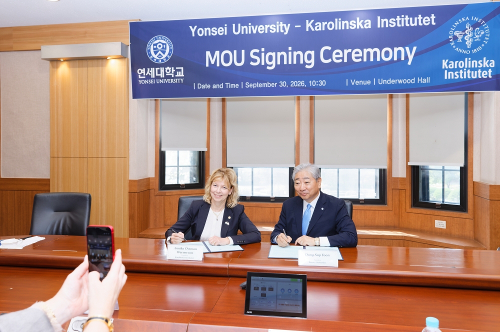 스웨덴 카롤린스카 의과대학(Karolinska Institutet)과 학술교류협정(_EO_03379월 30일 카롤린스카 의과대학 MOU.jpg) 관련사진3