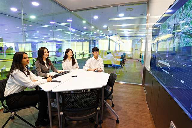 NEO_960412월 16일 Media Commons  copy.jpg 첨부 이미지