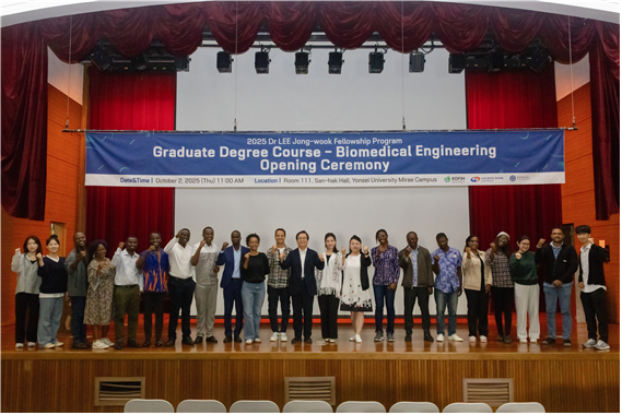 참가자들이 이종욱펠로우십 학위과정(의공학과) 자체 입교식을 개최기념 사진촬영을 진행하고 있다.