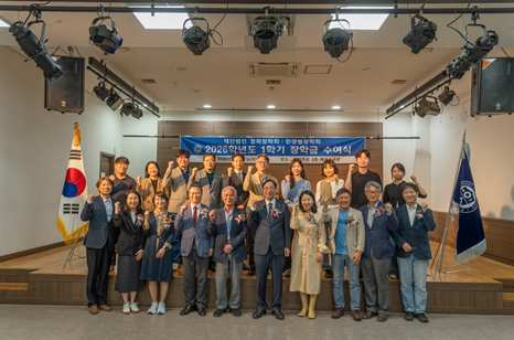 재단법인 청파장학회, 한경범 장학회 2026학년도 1학기 장학금 수여식 단체사진